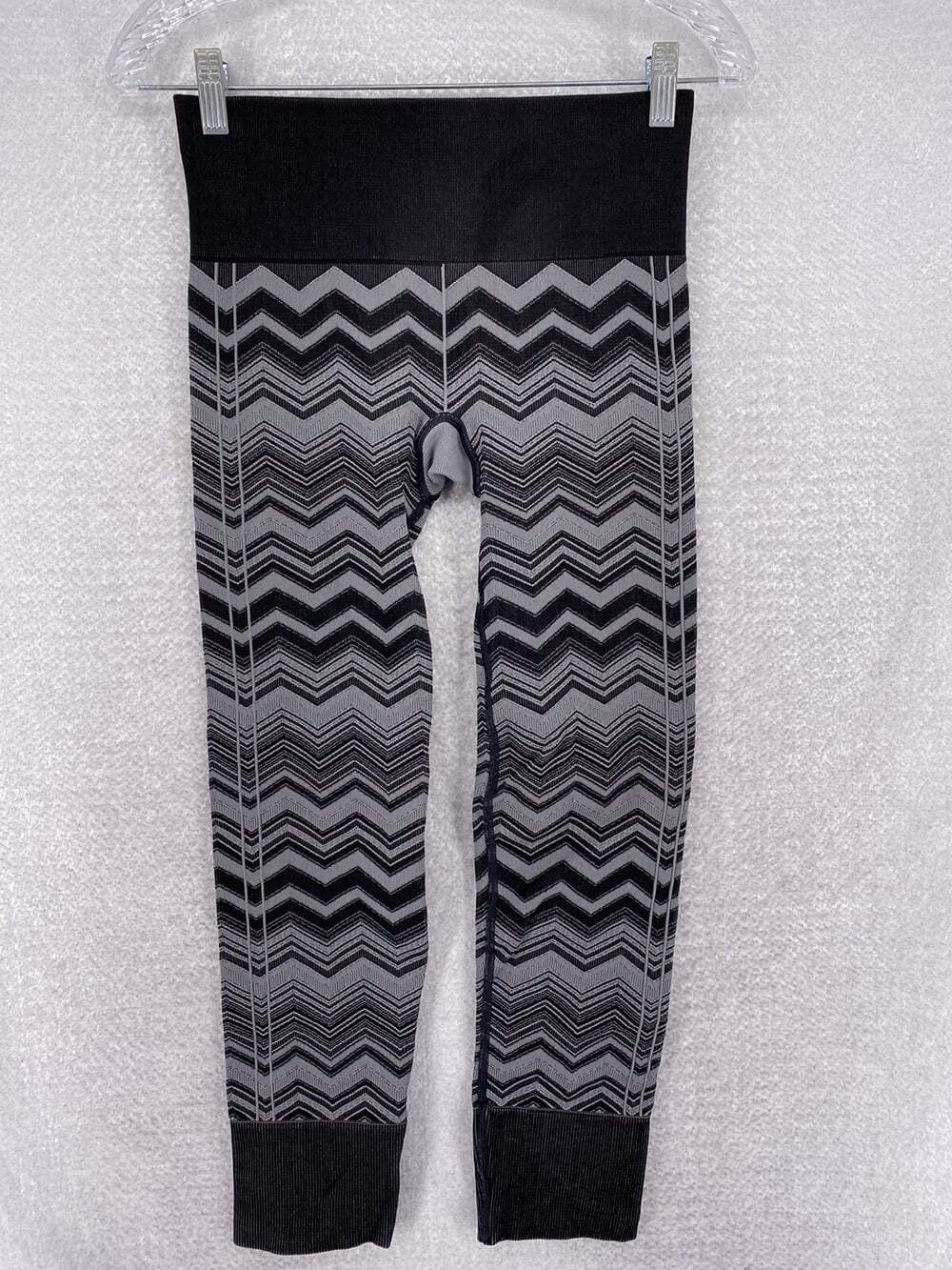 LULULEMON Ebb To Street Pant 6 Gray Chevron Compression Tight - Women’s